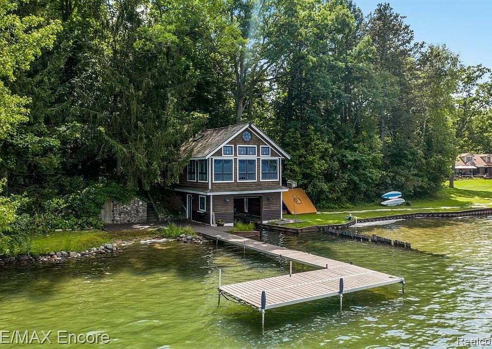 960 Lake Angelus Shrs, Lake Angelus, MI 48326 Zillow