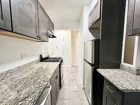 3rd image of 243 13th St APT 8