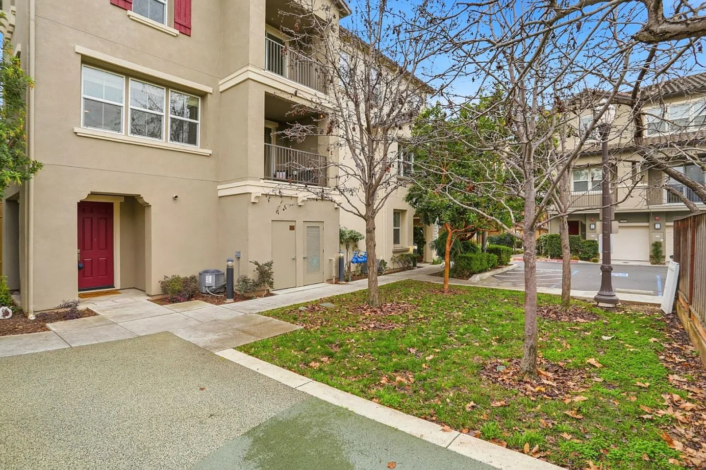 636 Messina Gardens Ln photo 1
