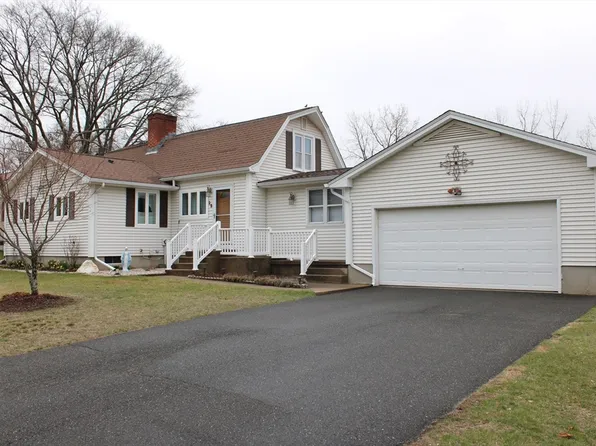 25 Lafond Dr, Chicopee, MA 01020