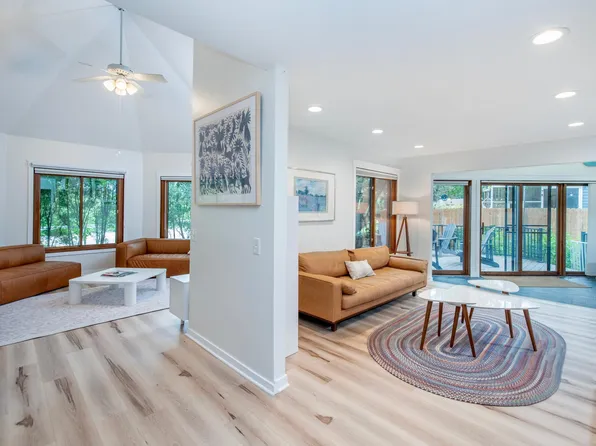 2415 Edgerton St, Little Canada, MN 55117