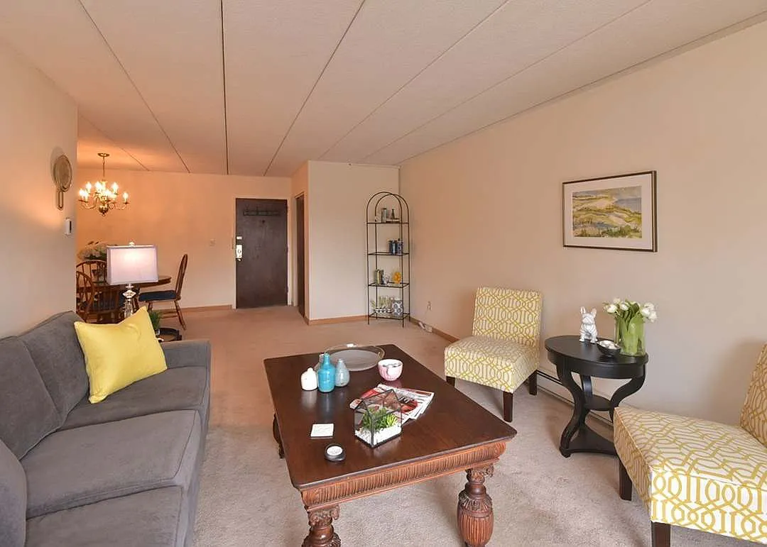 2 bed, 1092 sqft, $2,300 — Photo 4