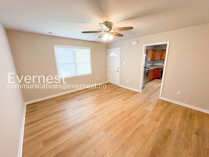 2 bed, 1.0 bath, 870 sqft, $1,450 — Photo 3