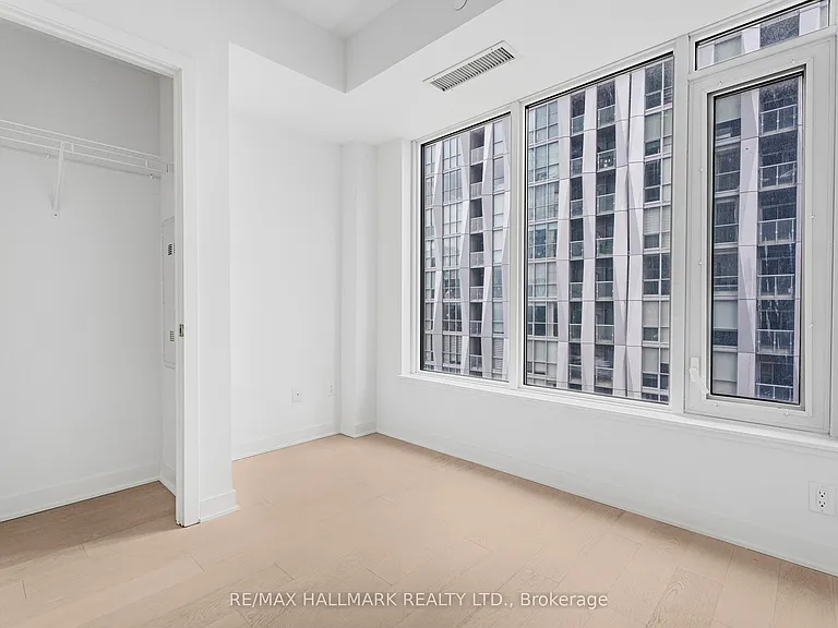 11 Yorkville Ave #3406 — Photo 21