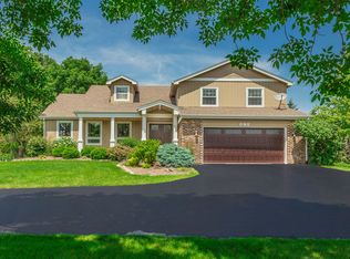 1 Bruce Cir N, Hawthorn Woods, IL