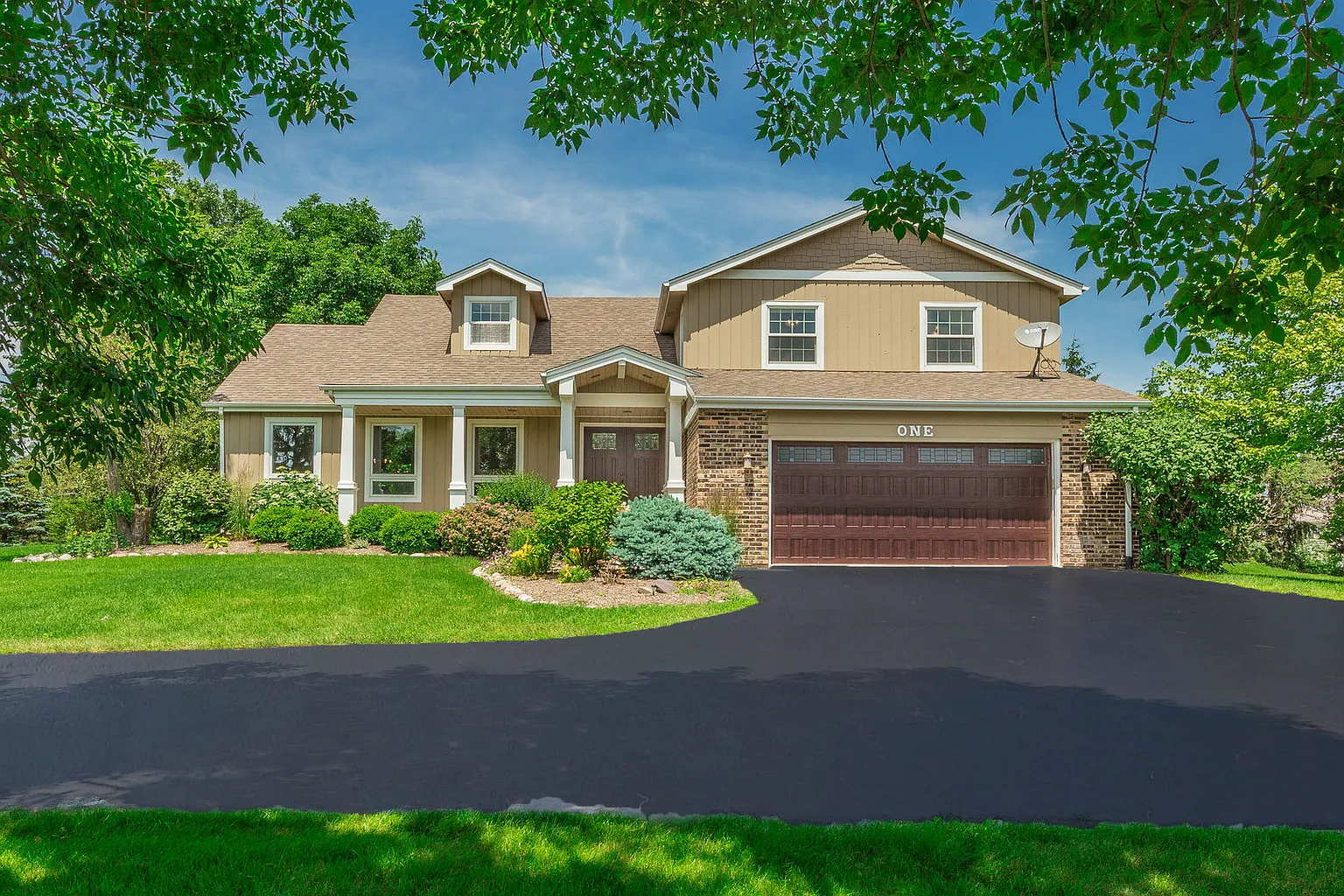 1 Bruce Cir N photo 1