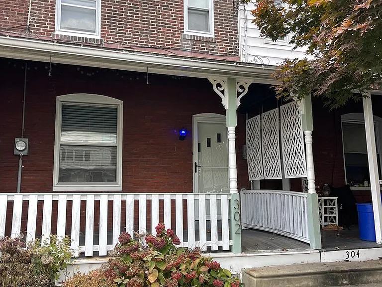 302 Edmonds Ave — Photo 1