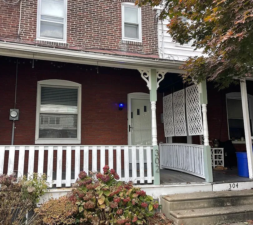 302 Edmonds Ave