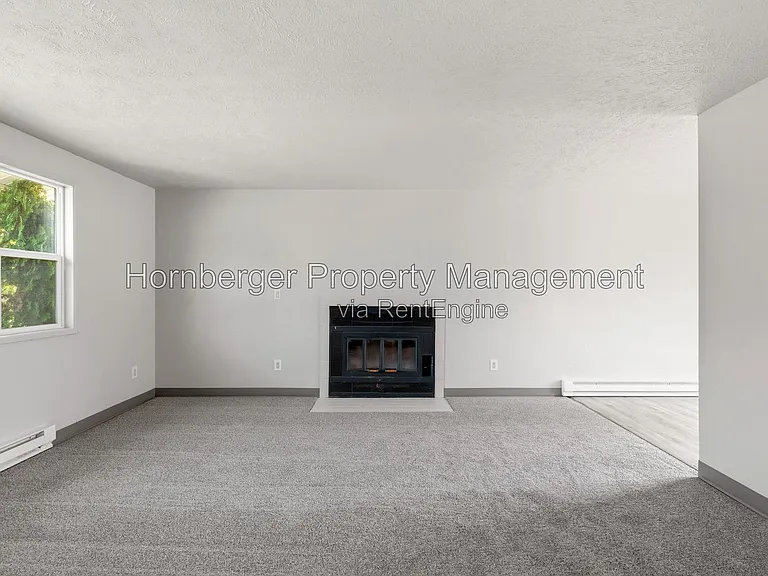 1721 N Glenn Rd — Photo 3