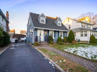 127 E Carpenter St, Valley Stream, NY 11580