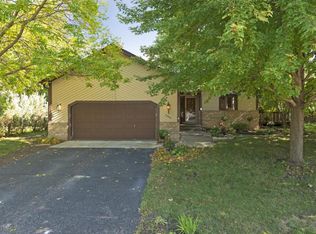 2906 Valento Ln, Little Canada, MN 55117