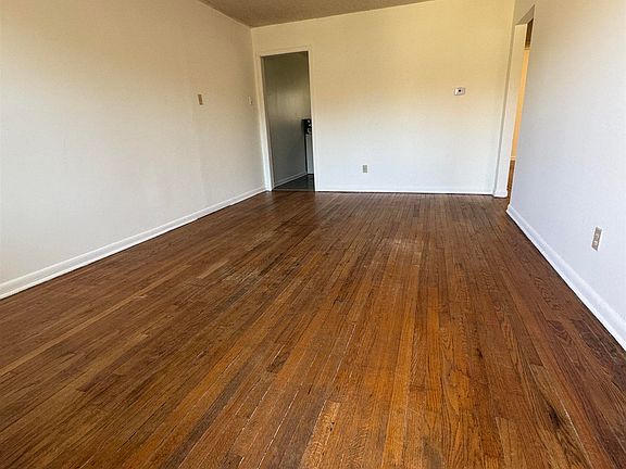 2nd image of 841/843 SE 14th St