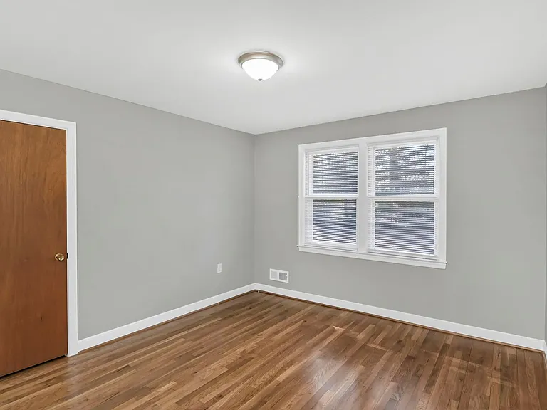 1813 Fairlawn Cir — Photo 24