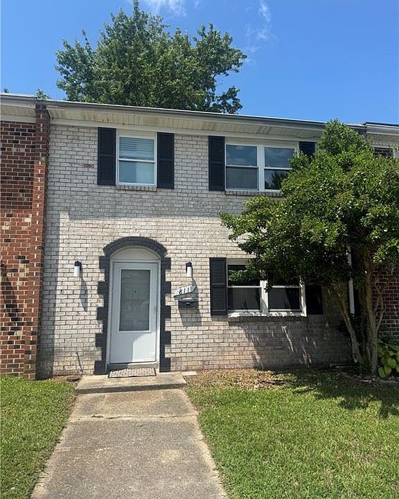 1st image of 811 Cathedral Dr