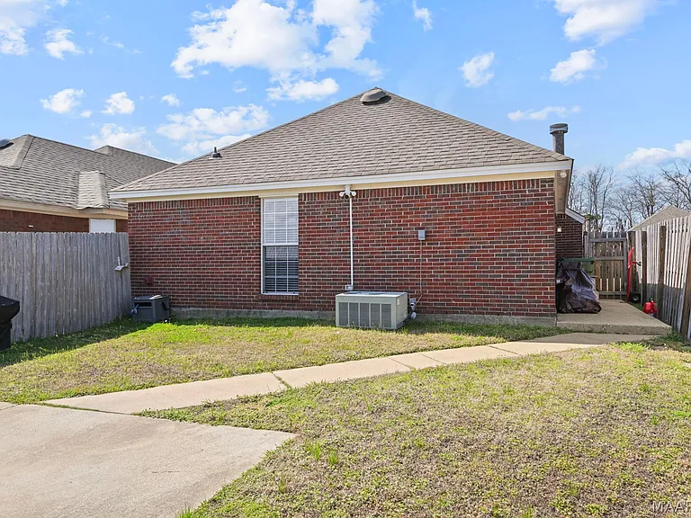 1225 Westfield Ln — Photo 4