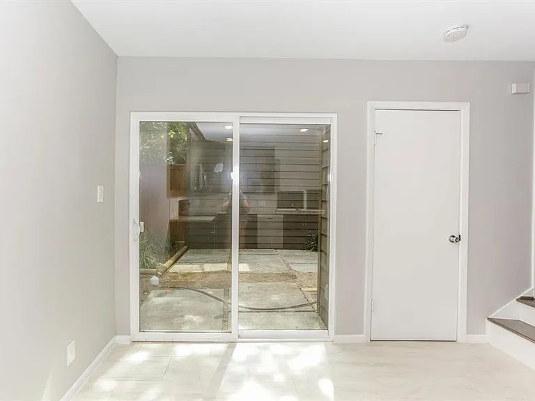 1918 Branard St — Photo 15