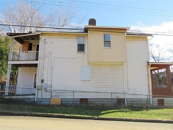4th image of 1019 Maple St