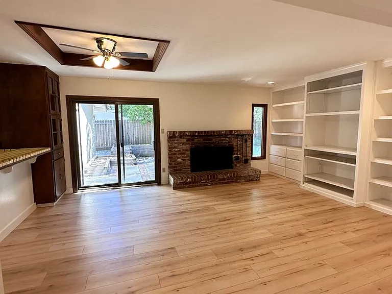 927 Acacia Ln — Photo 5