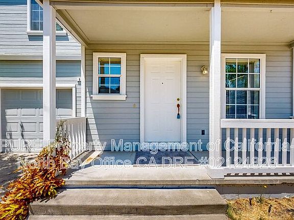3rd image of 923 Dorothea Ct
