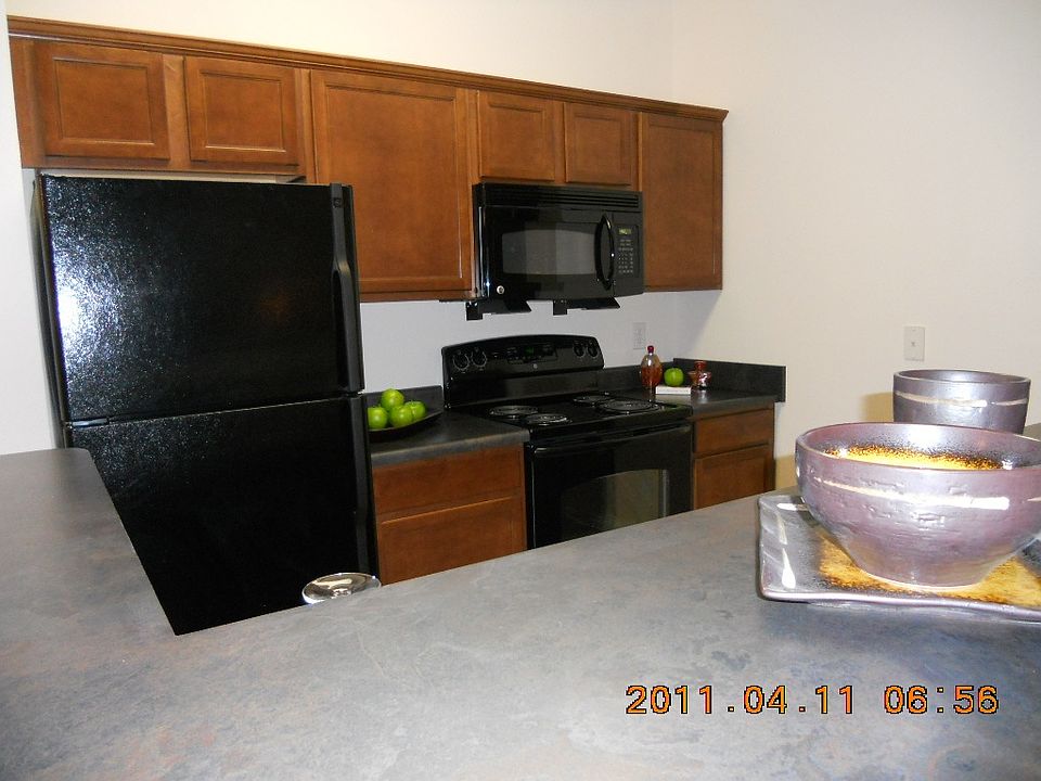 Kitchen w/ Energy-Star Appliances