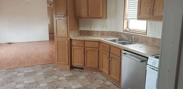 3 bed, 2.0 bath, $1,300 — Photo 2