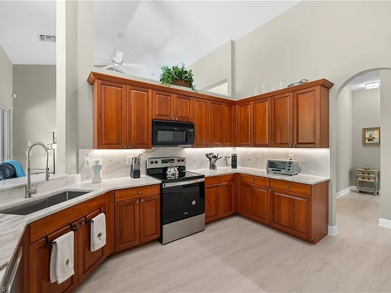 8888 Mustang Island Cir — Photo 30