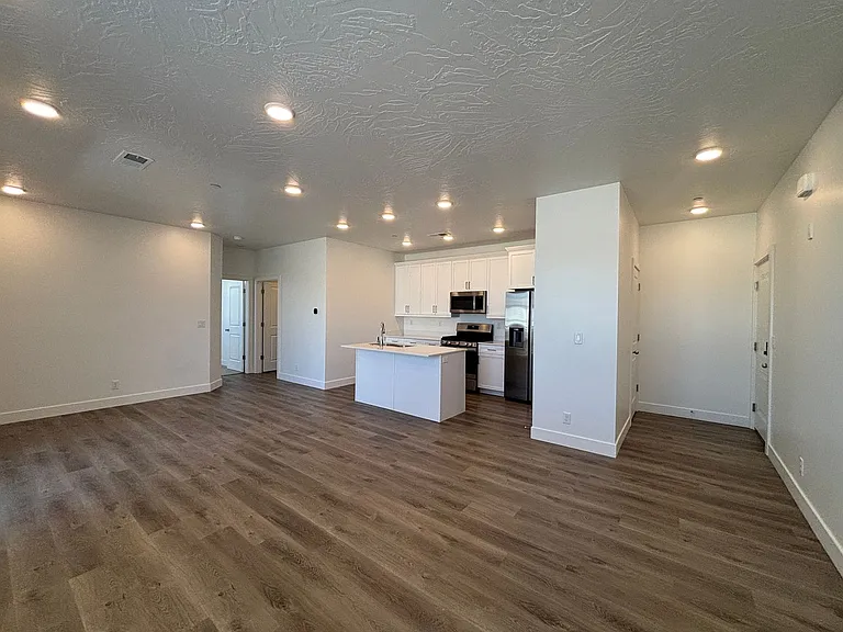 5801 S Garnet Dr #1201 — Photo 2
