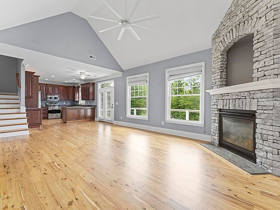 3rd image of 208 Carshalton Dr