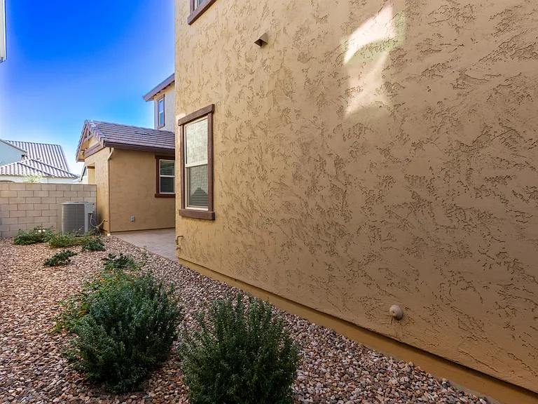 2570 S Quaintance St — Photo 37