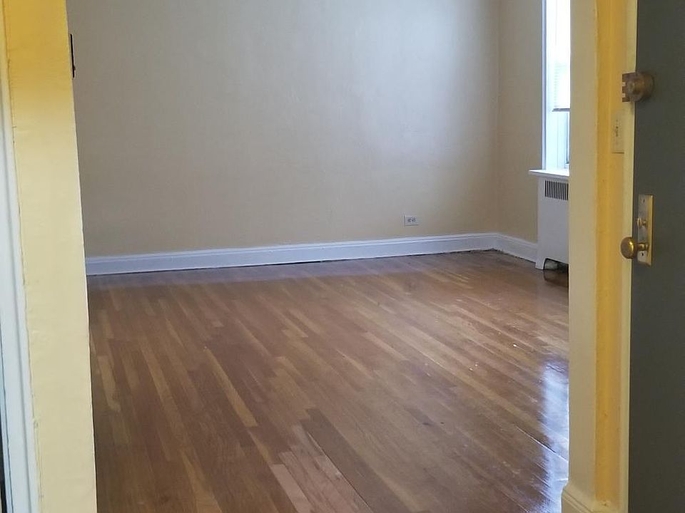 1st image of 342 4th St S Floor 3