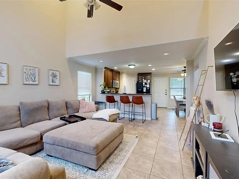 454 Chimney Hill Dr — Photo 2