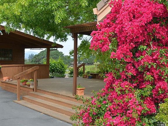 Deck off kitchen & dining room area