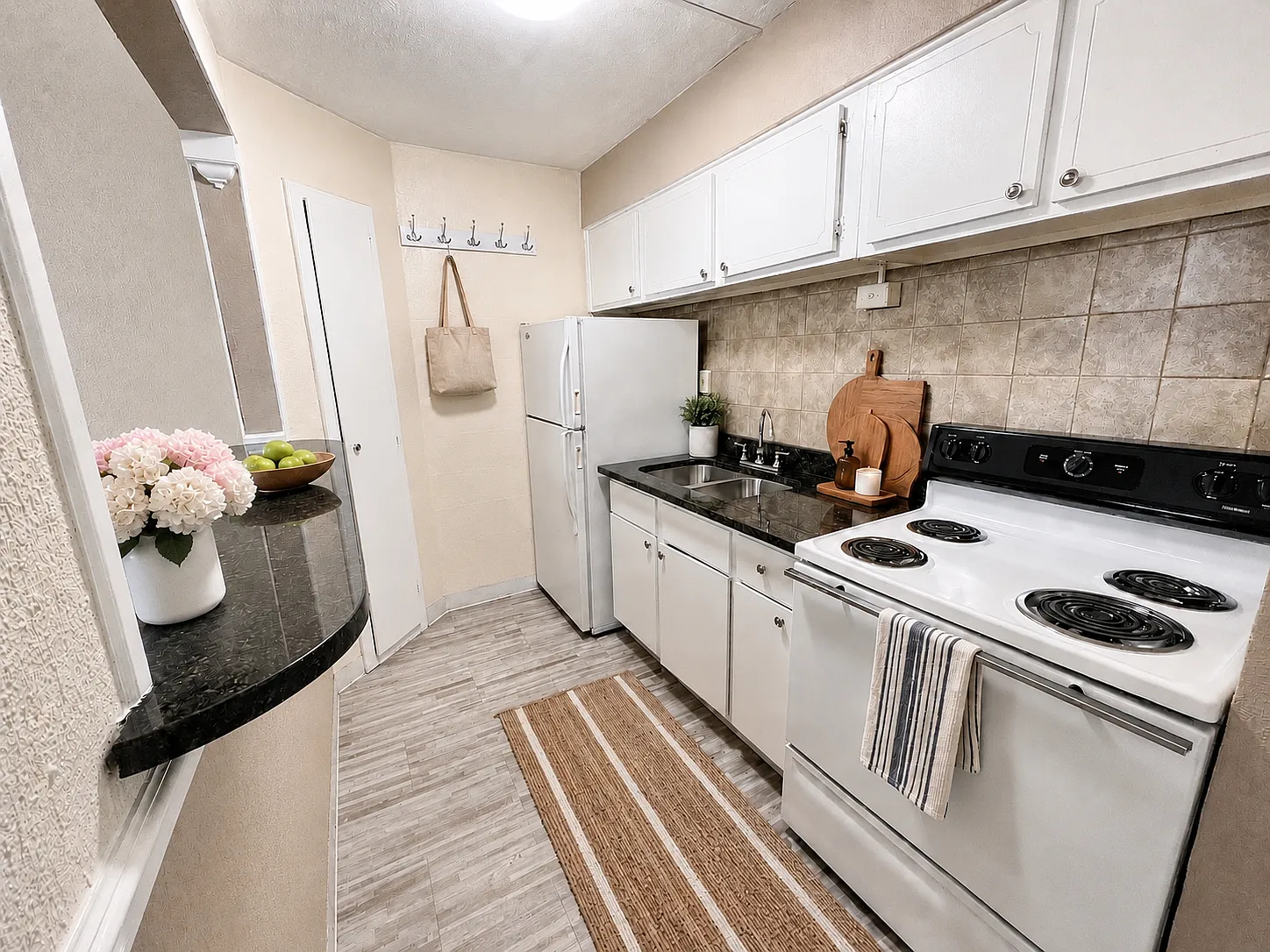 Heather House Apartments — Photo 3