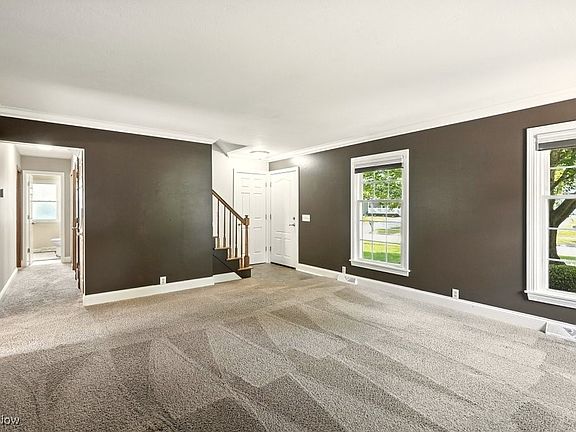 5th image of 925 Damon Dr