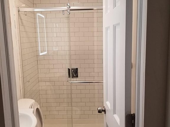 4th image of 76 Oak Ave