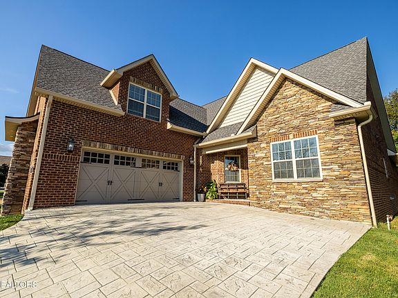 2nd image of 1574 Tsuga Dr