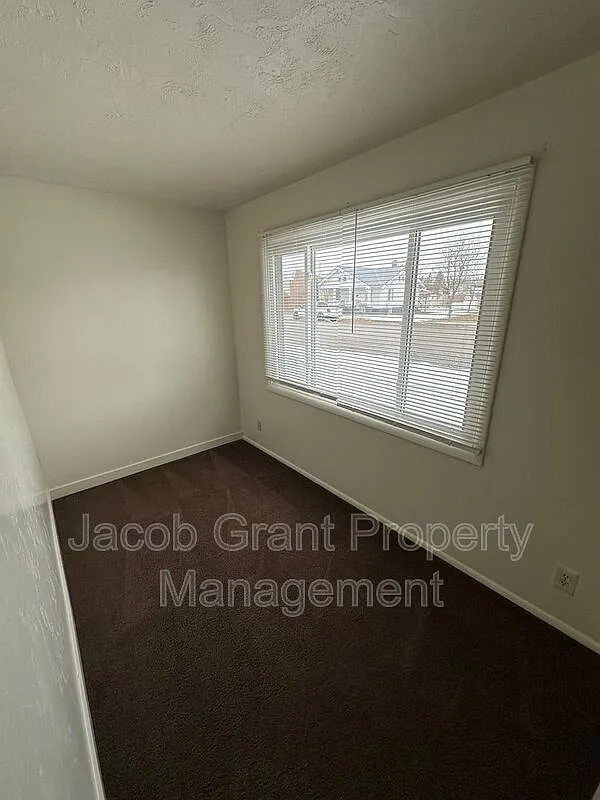2 bed, 1.0 bath, $850 — Photo 4