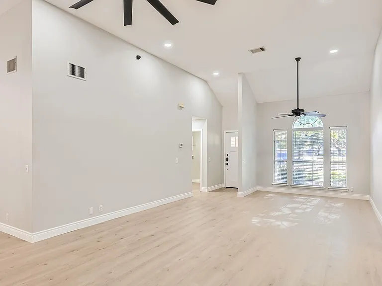 201 Orchard Way — Photo 6