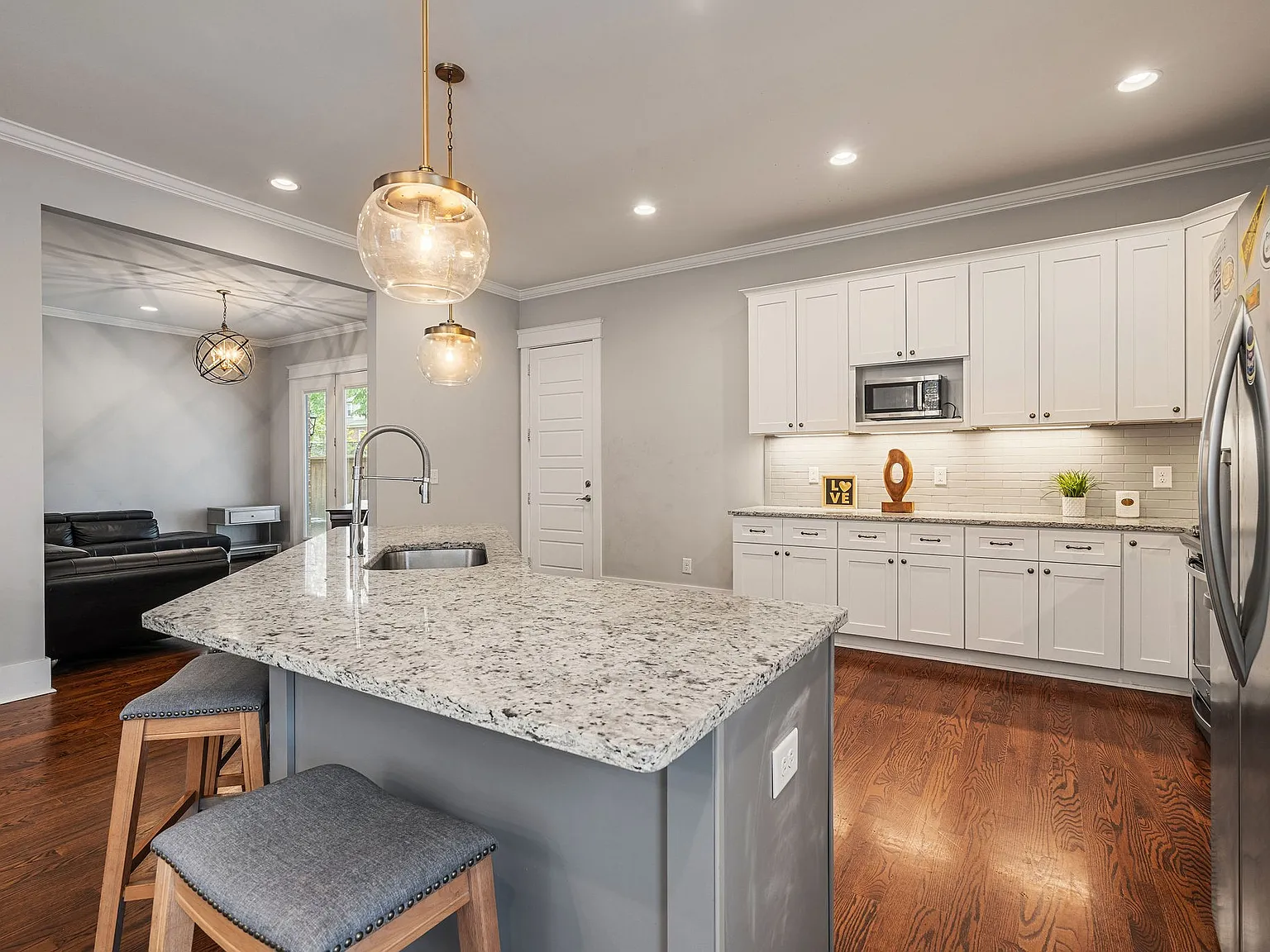 4 bed, 4.5 bath, 3312 sqft, $5,400 — Photo 4