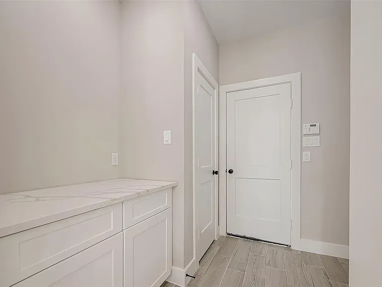 8128 Chateau St — Photo 16