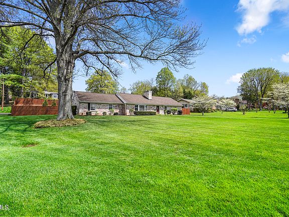 4th image of 406 Oak Ln