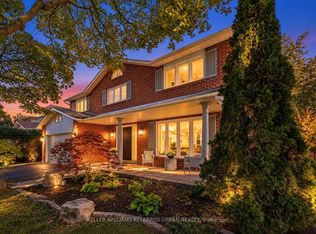 124 Abbeywood Trl, Toronto, ON M3B 3B5