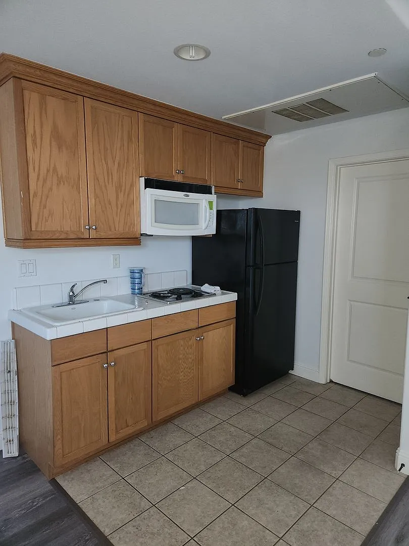 1353 Gordon Lane — Photo 3