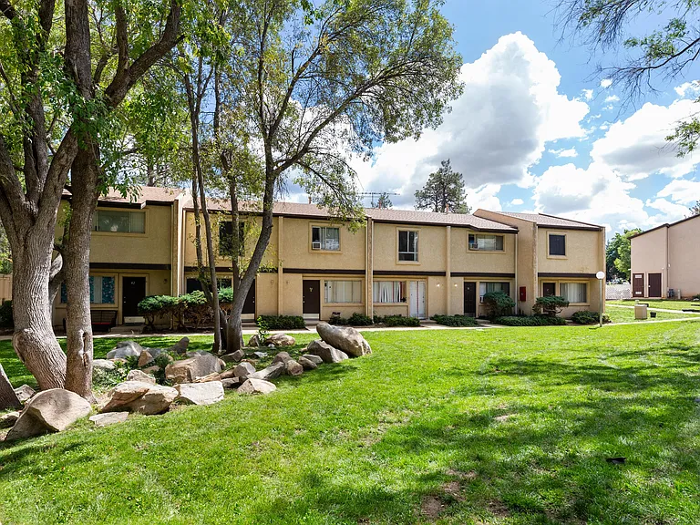 355 Country Club Circle — Photo 34