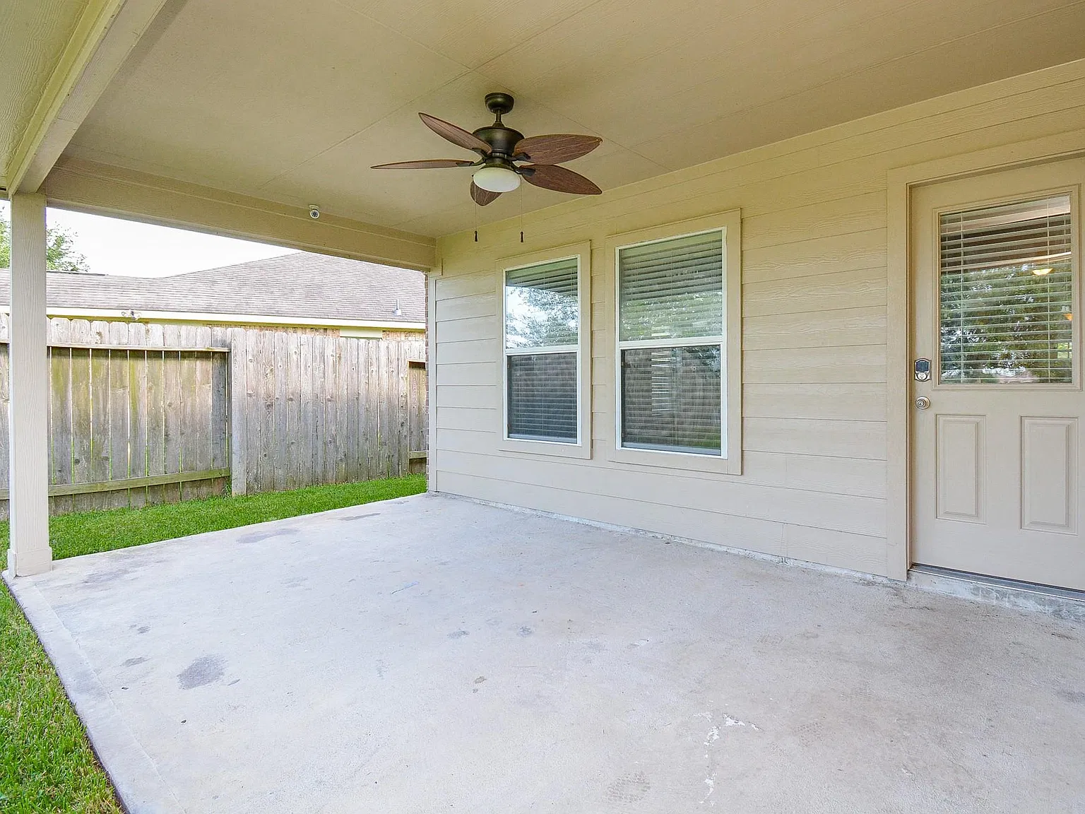3 bed, 2.0 bath, 1652 sqft, $2,400 — Photo 3