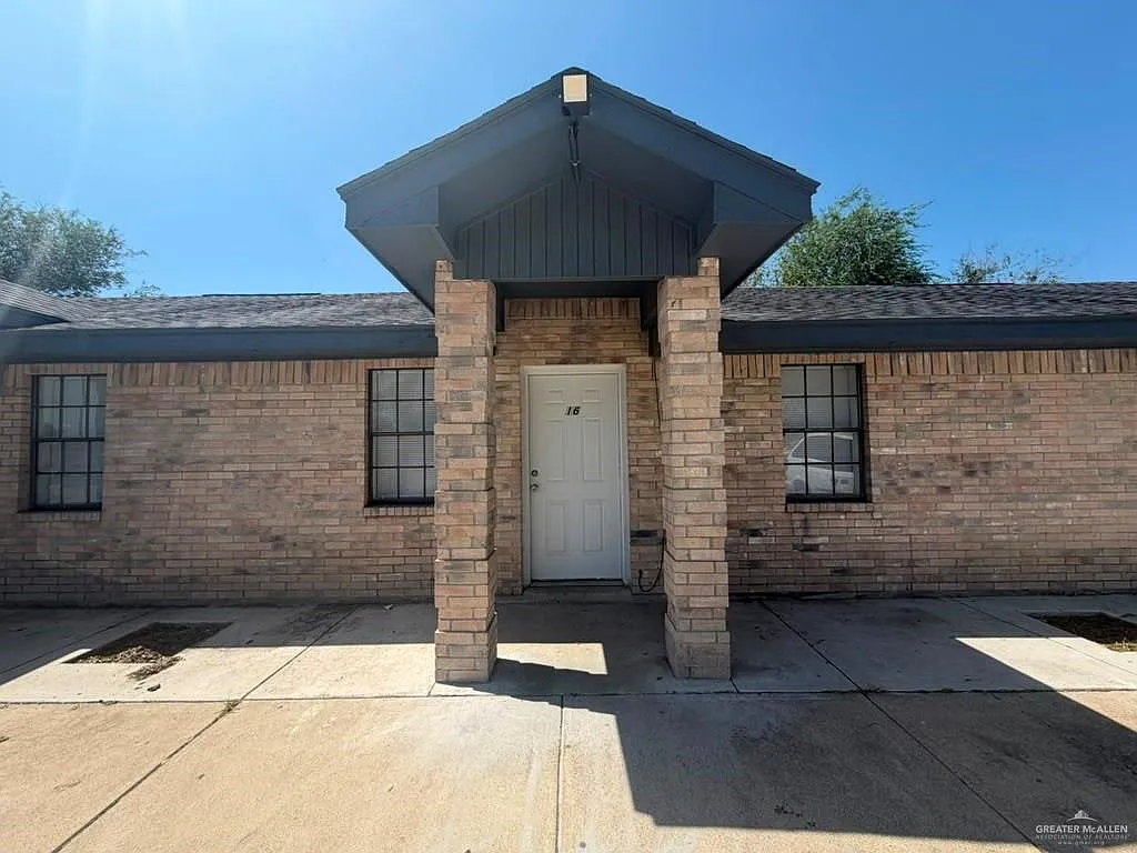 2 bed, 1.0 bath, 840 sqft, $750 — Photo 2