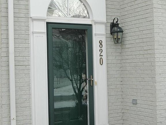 2nd image of 820 Royal Cres