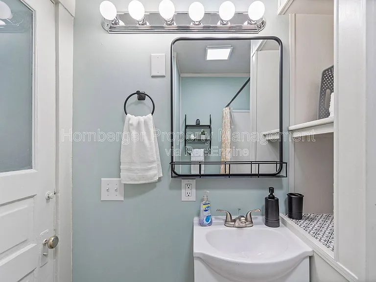 1810 W 11th Ave — Photo 17