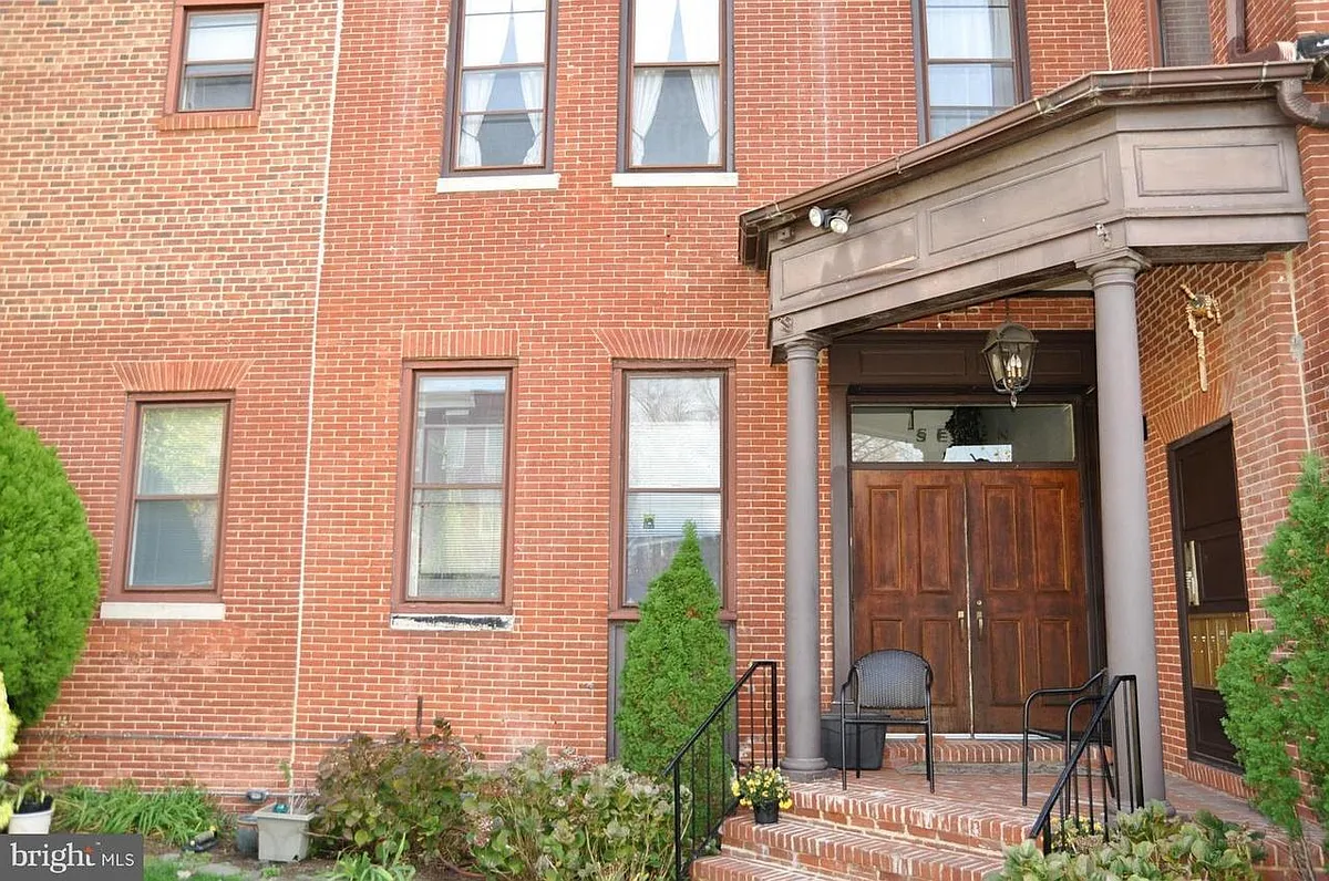 Building Photo - 7 N Chester St #7D