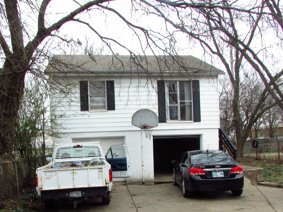 garage apt front ; washer/dryer hookups in back of garage